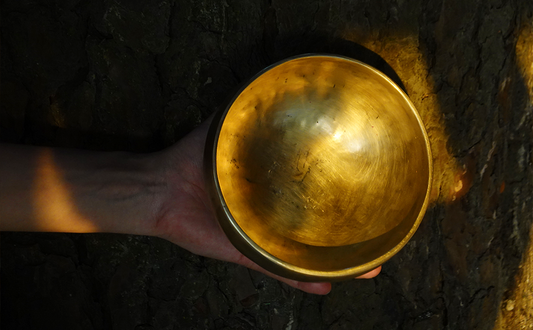 Handmade vs. Machine-Made Singing Bowls: Unveiling the Differences